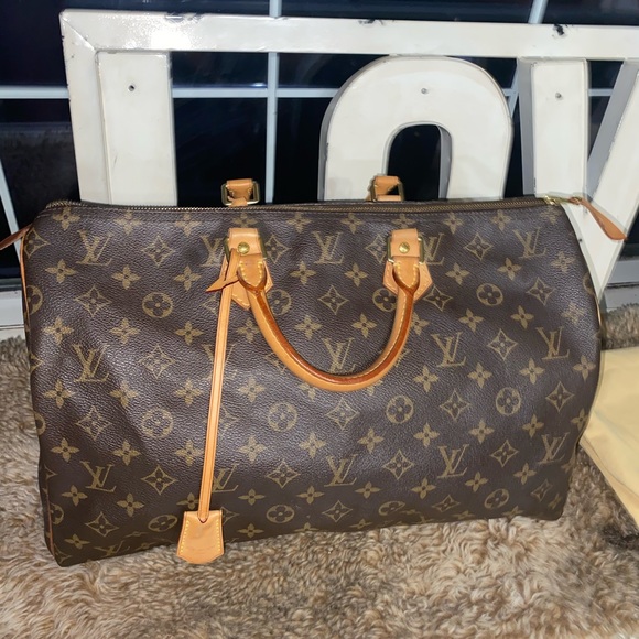 Authentic Louis Vuitton Speedy 40 - Picture 3 of 7